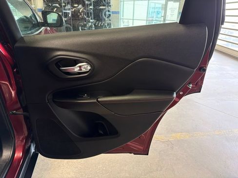 Used 2021 Jeep Cherokee Trailhawk w/ Technology Group AWD/4WD image 27
