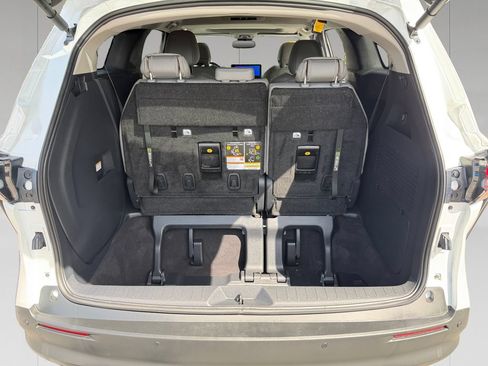 Used 2025 Toyota Sienna XLE w/ XLE Plus Package AWD/4WD image 19