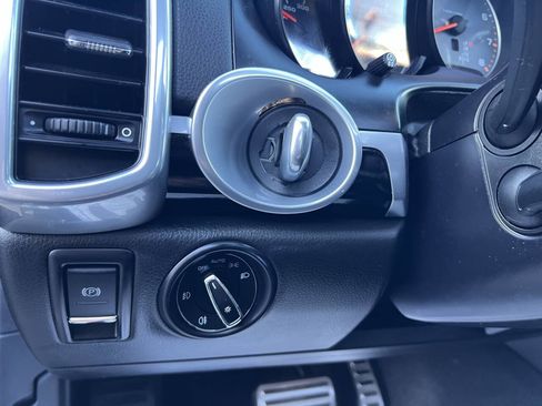 Used 2016 Porsche Cayenne S w/ Premium Package image 33