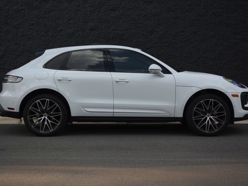 Used 2026 Porsche Macan AWD/4WD image 8
