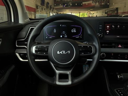 Used 2025 Kia Sportage LX FWD image 30