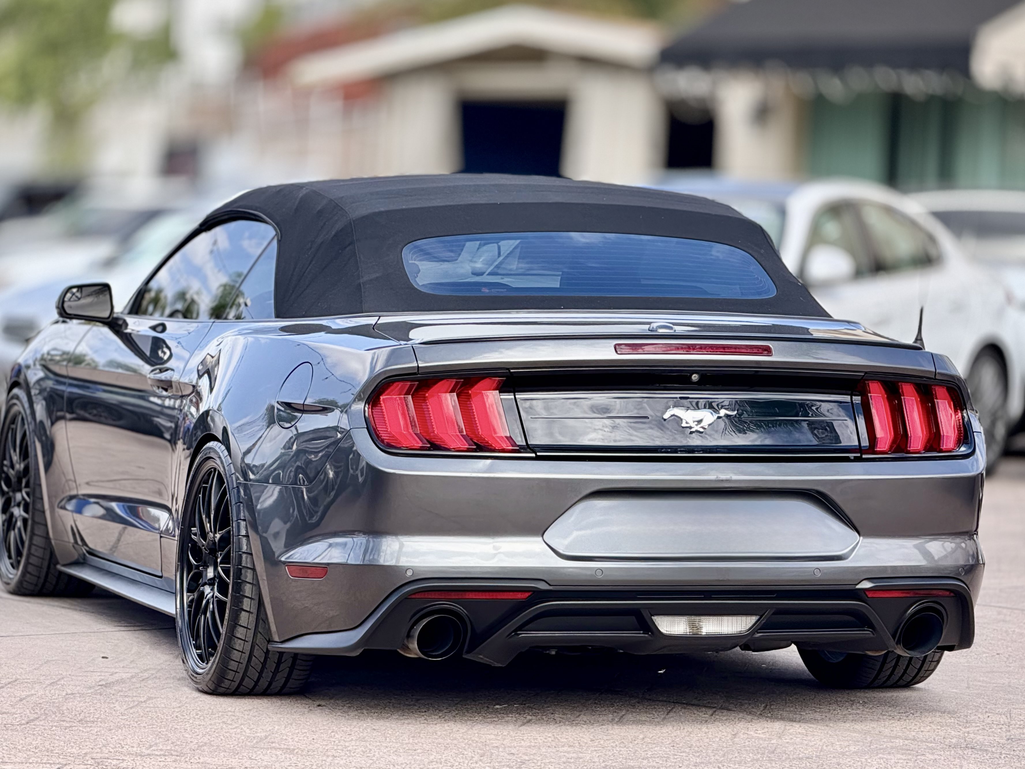 Used 2018 Ford Mustang Premium RWD image 19