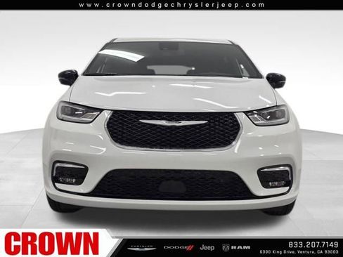 New 2025 Chrysler Pacifica Select image 2