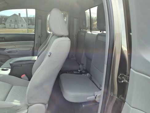 Used 2014 Toyota Tacoma 4x4 Access Cab image 10