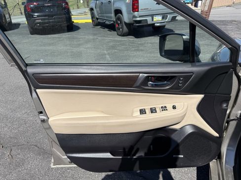 Used 2016 Subaru Legacy 2.5i Limited image 9