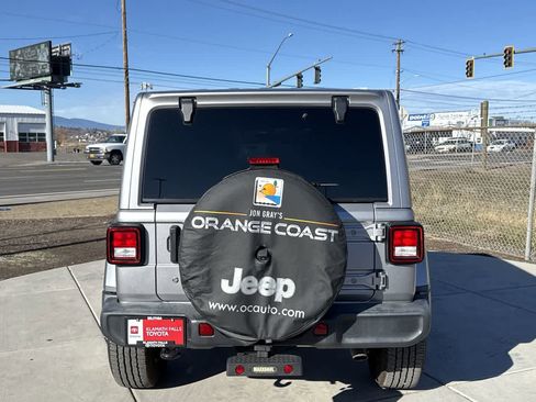 Used 2018 Jeep Wrangler Unlimited Sahara image 4