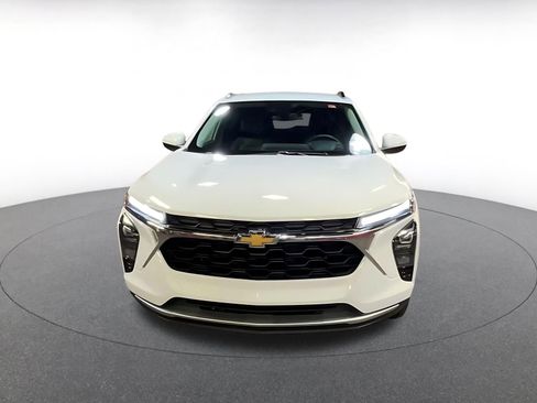 Used 2025 Chevrolet Trax LT w/ LT Convenience Package image 4