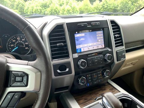 Used 2019 Ford F150 Lariat RWD image 13
