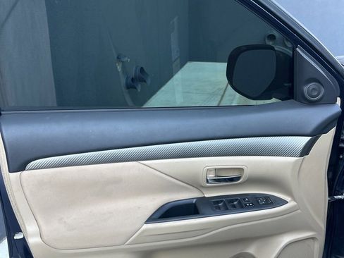 Used 2014 Mitsubishi Outlander SE image 6