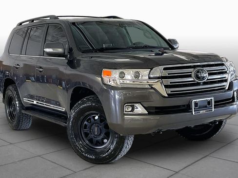 Used 2018 Toyota Land Cruiser AWD/4WD image 2