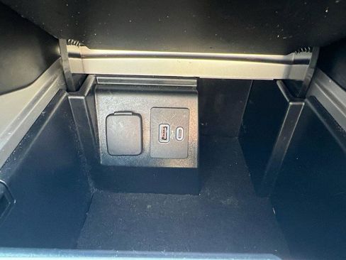 Used 2022 Ford Explorer XLT image 24