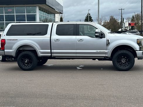 Used 2022 Ford F250 Lariat w/ Tremor Off-Road Package image 3