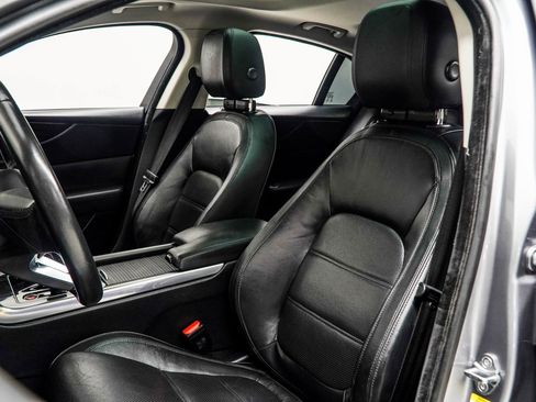 Used 2020 Jaguar XE S image 33