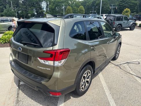 Used 2023 Subaru Forester Premium AWD/4WD image 2