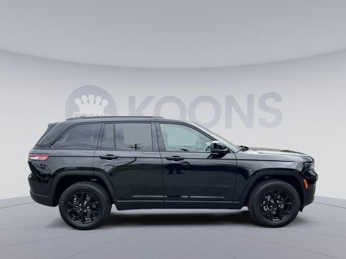 Used 2024 Jeep Grand Cherokee Altitude AWD/4WD image 8