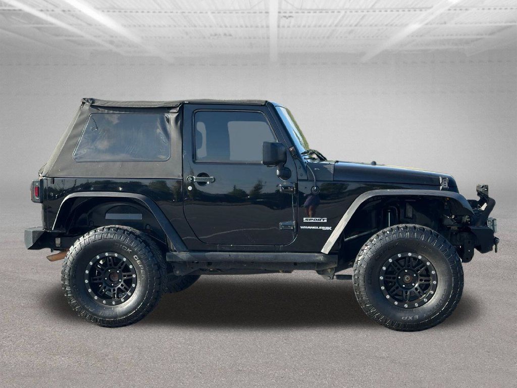 Used 2018 Jeep Wrangler Sport w/ Connectivity Group AWD/4WD image 9