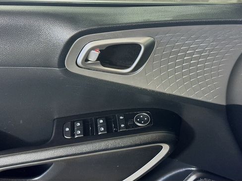 Used 2023 Kia Soul LX w/ Option Group 015 FWD image 23