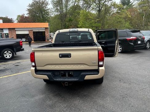Used 2018 Toyota Tacoma TRD Sport AWD/4WD image 9