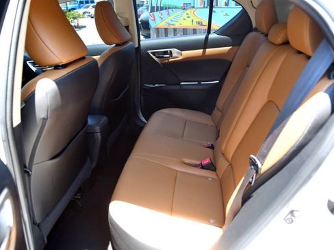 Used 2015 Lexus CT 200h FWD image 17