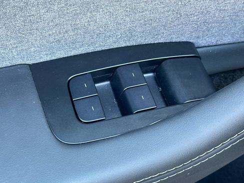 Used 2024 Tesla Model 3 Standard Range RWD image 12