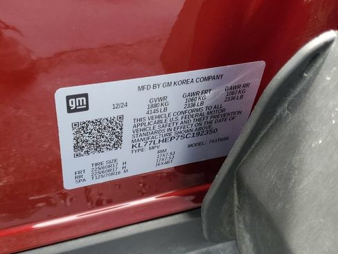 Used 2025 Chevrolet Trax LT FWD image 32