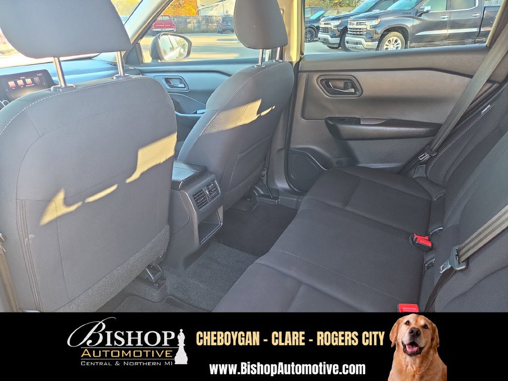 Used 2024 Nissan Rogue S AWD/4WD image 15