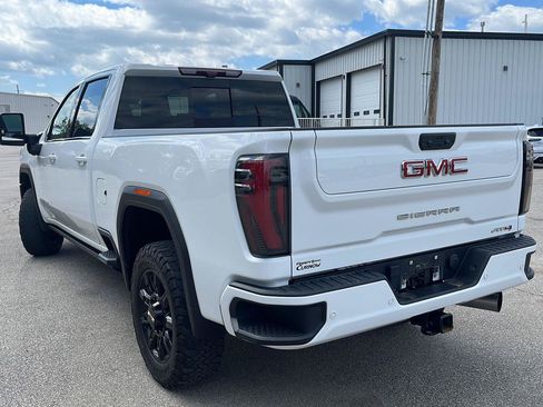Used 2024 GMC Sierra 2500 AT4 w/ AT4 Premium Plus Package AWD/4WD image 6