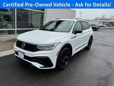 Certified 2023 Volkswagen Tiguan SE R-Line image 4