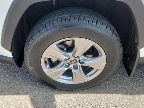 Used 2022 Toyota RAV4 XLE w/ Convenience Package image 16