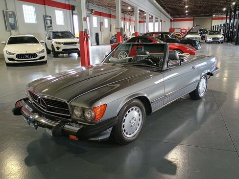 Used 1988 Mercedes-Benz 560 SL image 3