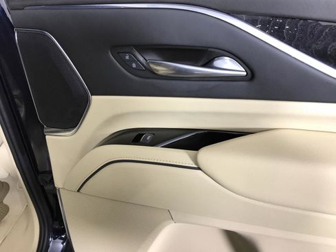 Used 2021 Cadillac Escalade Premium Luxury image 26