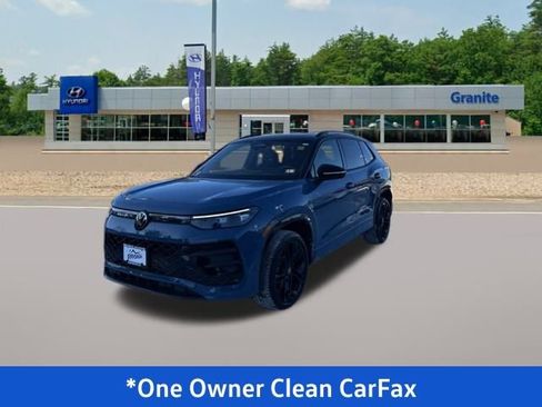 Used 2025 Volkswagen Tiguan SE R-Line image 2