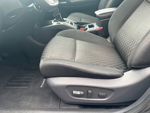 Used 2017 Nissan Rogue SV AWD/4WD image 20