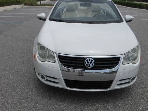 Used 2011 Volkswagen Eos Komfort FWD image 8