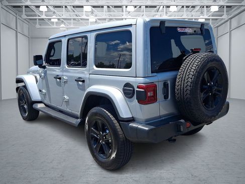 Used 2022 Jeep Wrangler Unlimited Sahara AWD/4WD image 7