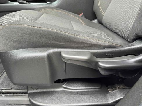 Used 2020 Chevrolet Traverse LS FWD image 37