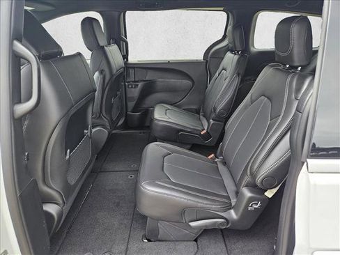 New 2025 Chrysler Voyager LX image 15