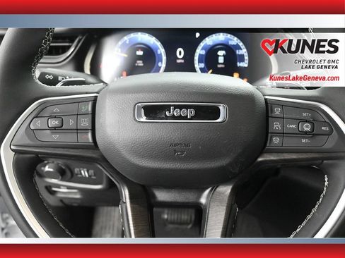 Used 2026 Jeep Grand Cherokee Altitude AWD/4WD image 27