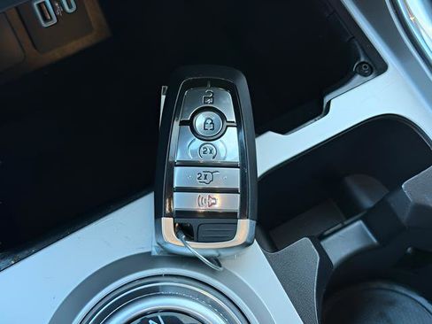 Used 2022 Ford Explorer XLT w/ Equipment Group 202A AWD/4WD image 14