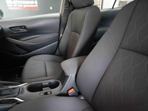 Used 2025 Toyota Corolla LE FWD image 10
