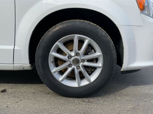 Used 2019 Dodge Grand Caravan SXT image 26