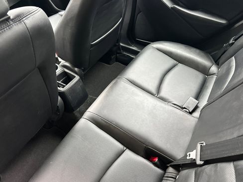 Used 2020 Toyota Yaris XLE image 29