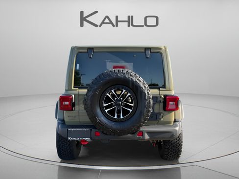 Used 2025 Jeep Wrangler Unlimited Rubicon AWD/4WD image 3