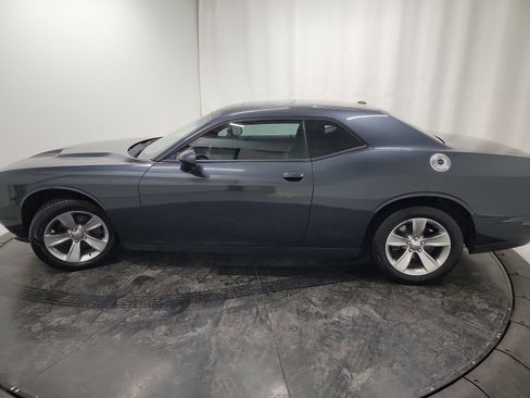 Used 2016 Dodge Challenger SXT image 4