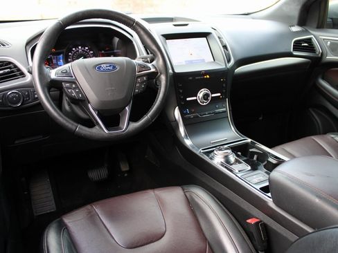 Used 2020 Ford Edge Titanium w/ Equipment Group 301A image 5