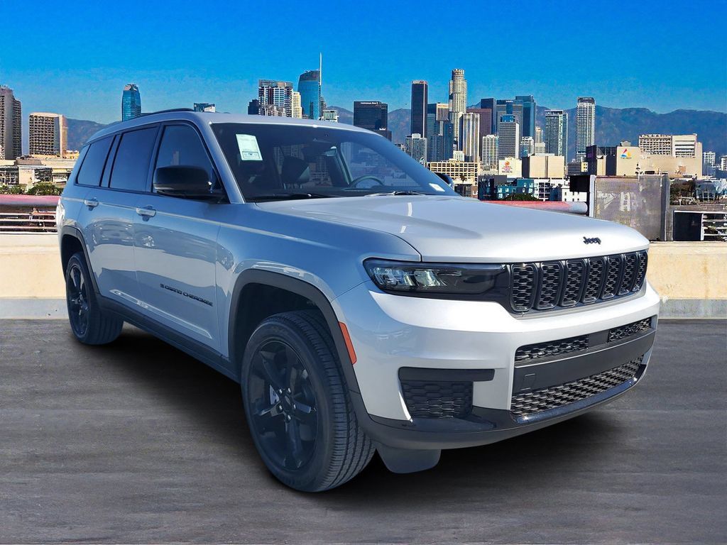 Used 2025 Jeep Grand Cherokee L Altitude AWD/4WD image 3