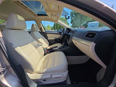 Used 2016 Volkswagen Jetta SE FWD image 8