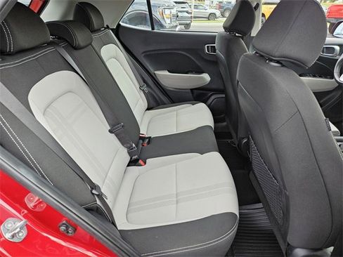 Used 2024 Hyundai Venue SEL image 15