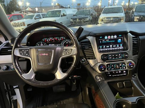 Used 2017 GMC Yukon SLT image 31
