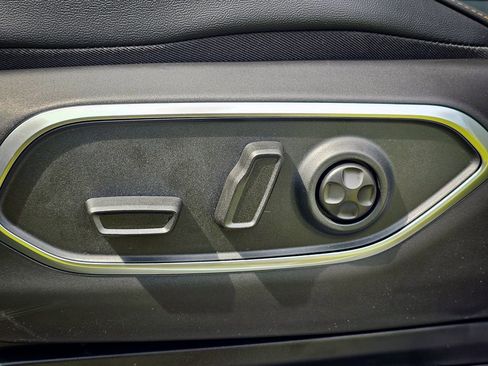 New 2026 Jeep Grand Wagoneer 4WD image 17